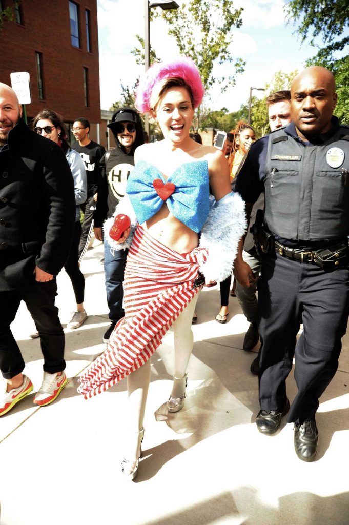 Miley Cyrus Campaigns for Hillary Clinton in Fairfax-3