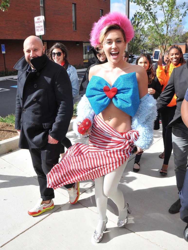 Miley Cyrus Campaigns for Hillary Clinton in Fairfax-5