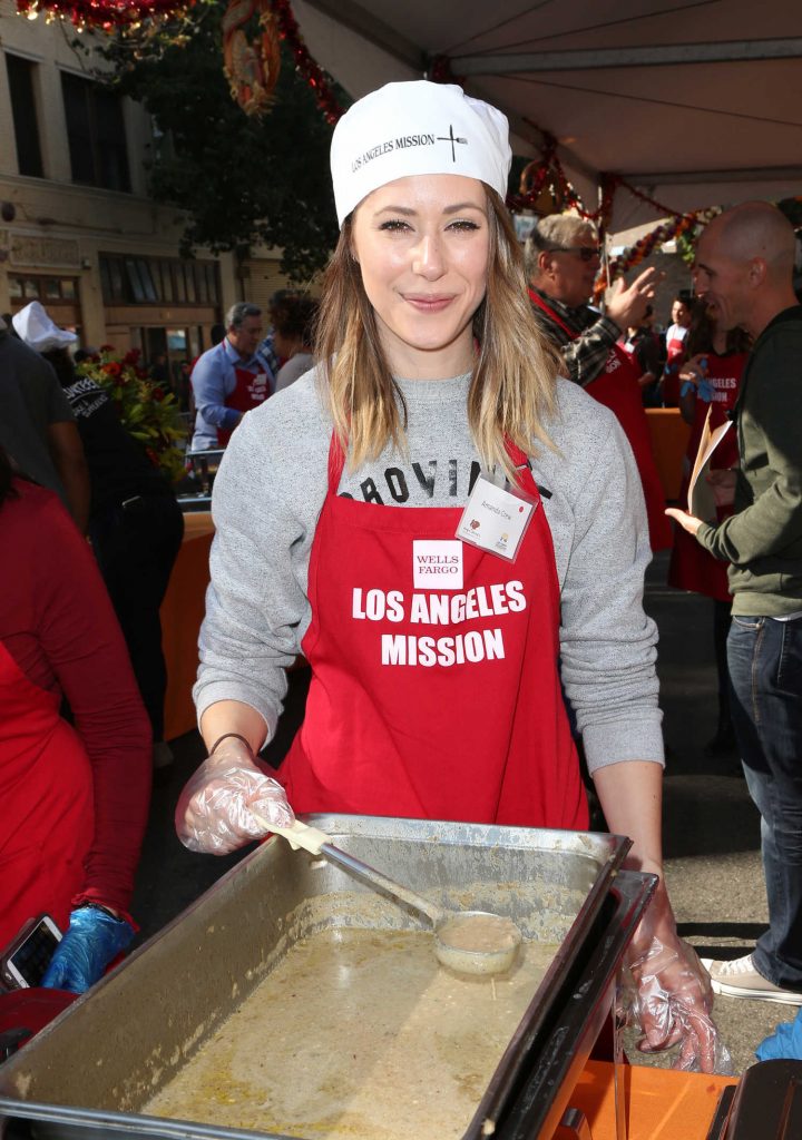 Amanda Crew at LA Mission's Thanksgiving Dinner in Los Angeles-5