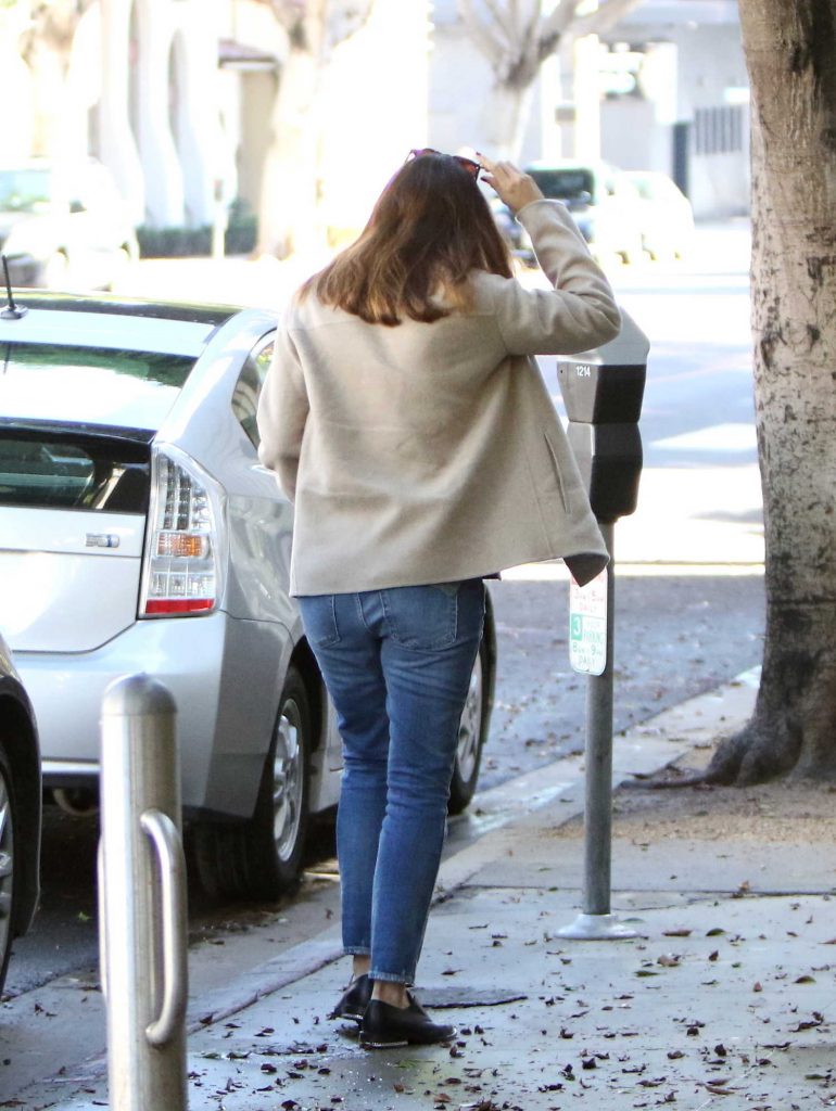 Jennifer Garner Goes Shopping in Brentwood-5
