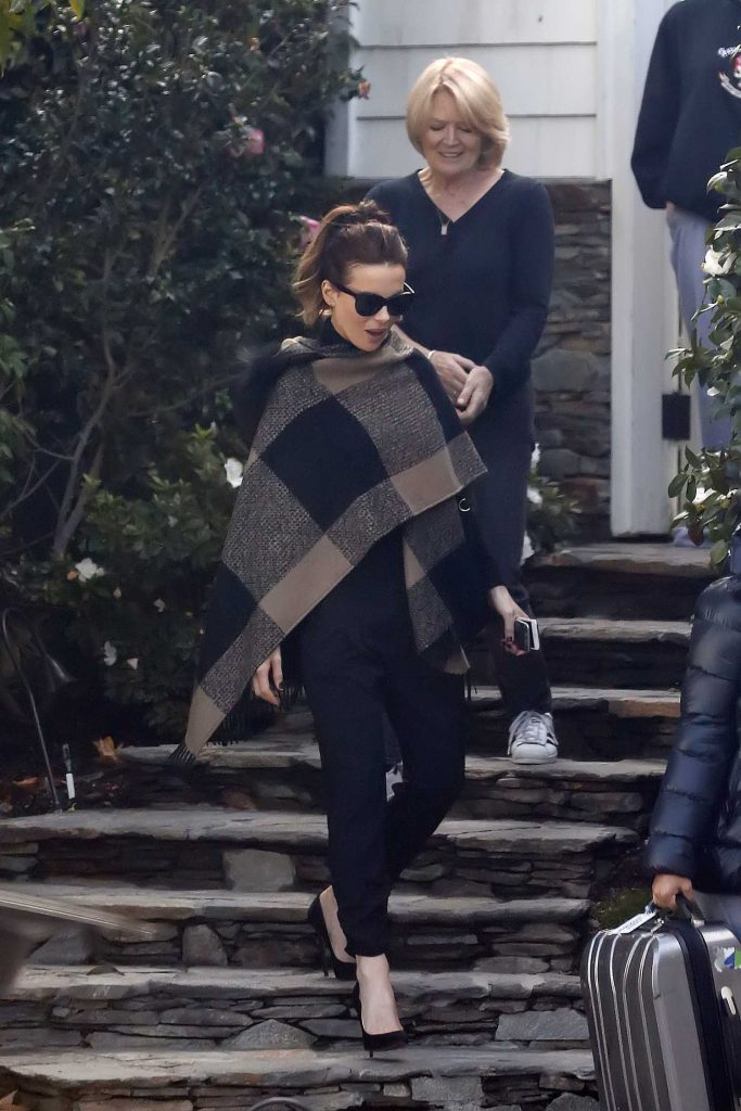 Kate Beckinsale Leaves her House in Los Angeles-1