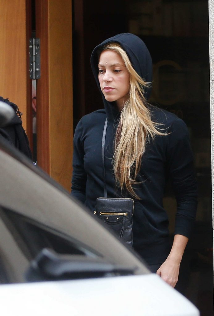 Shakira Heads to CC in Barcelona-2