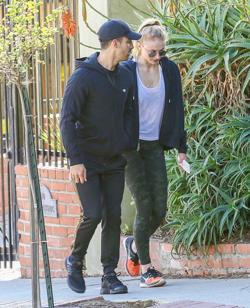 Sophie Turner Was Seen Out in Los Angeles-5