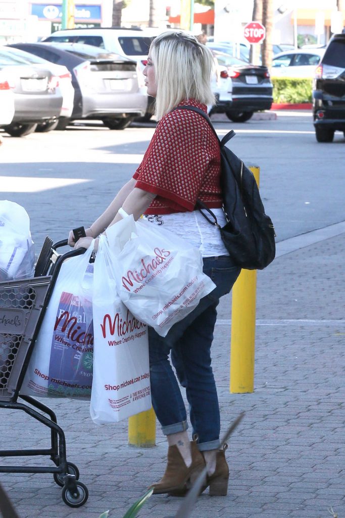 Tori Spelling Goes Shopping in Encino-3