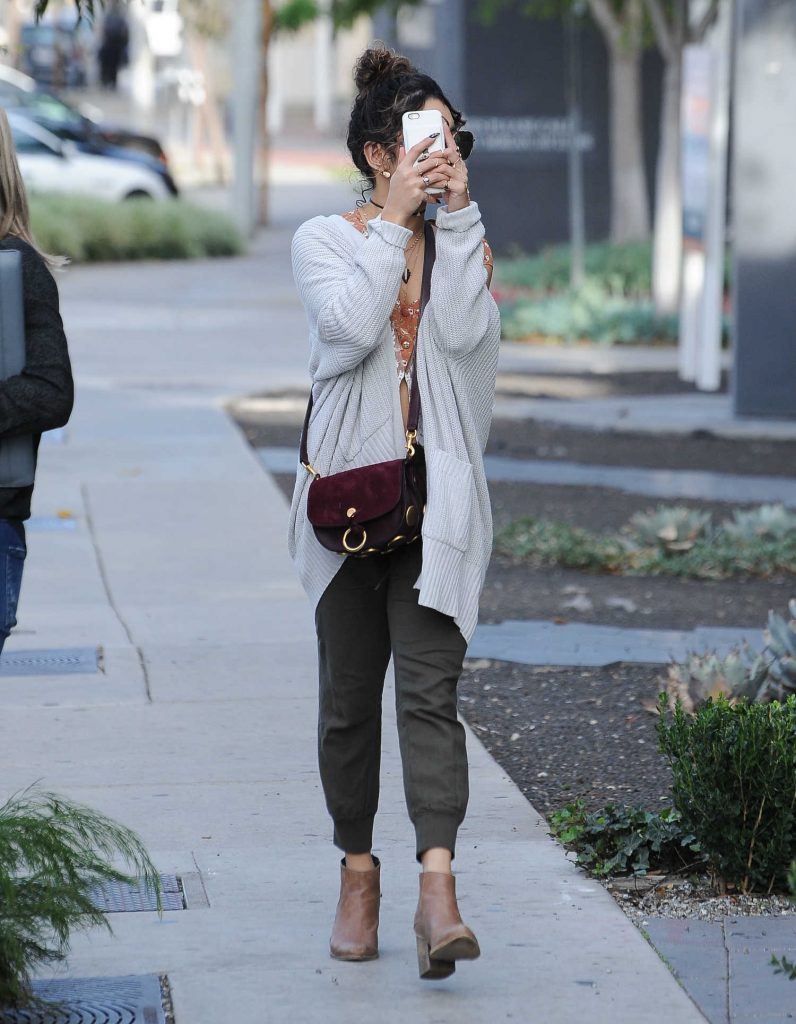Vanessa Hudgens Was Seen Out in Los Angeles-4