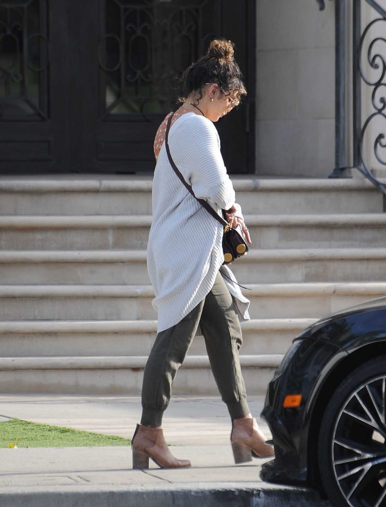 Vanessa Hudgens Was Seen Out in Los Angeles-5