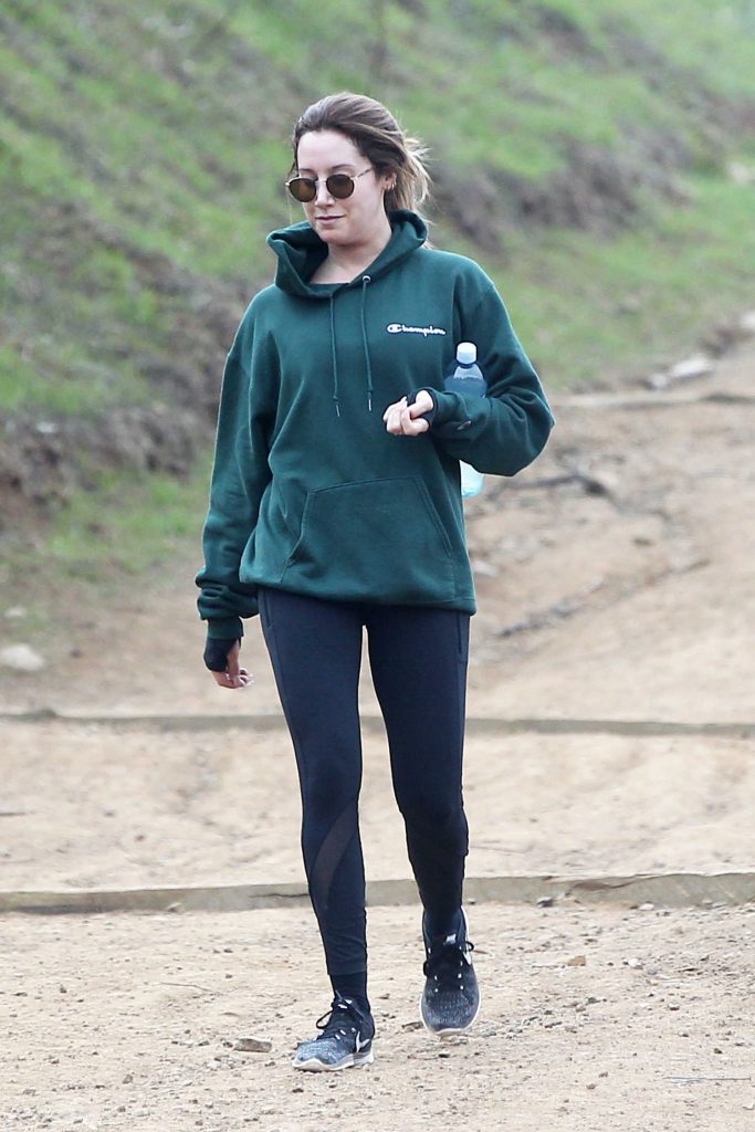 Ashley Tisdale Was Seen at Runyon Canyon in Los Angeles-2