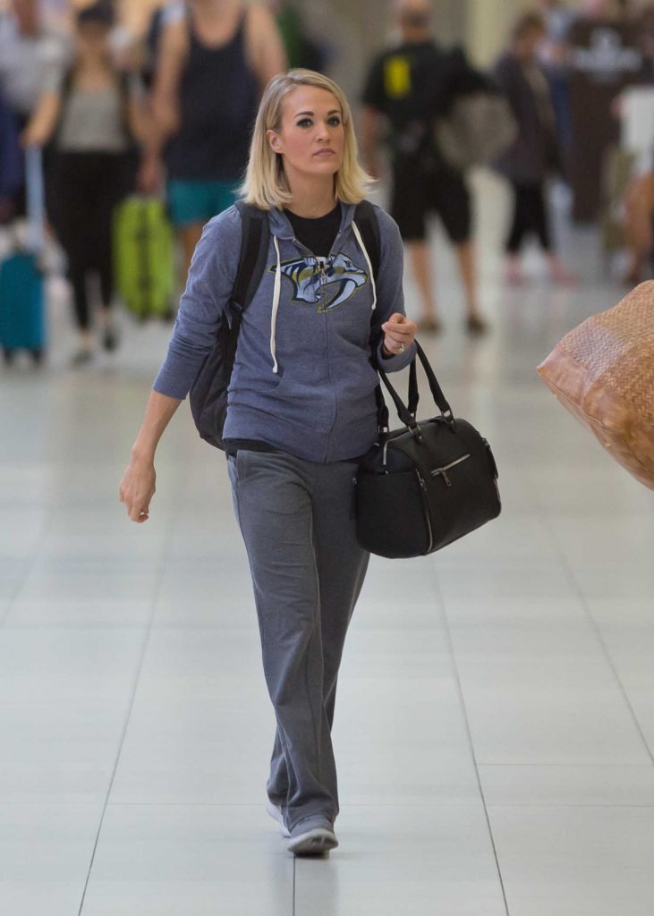 Carrie Underwood Was Seen at Adelaide Airport in Australia-2