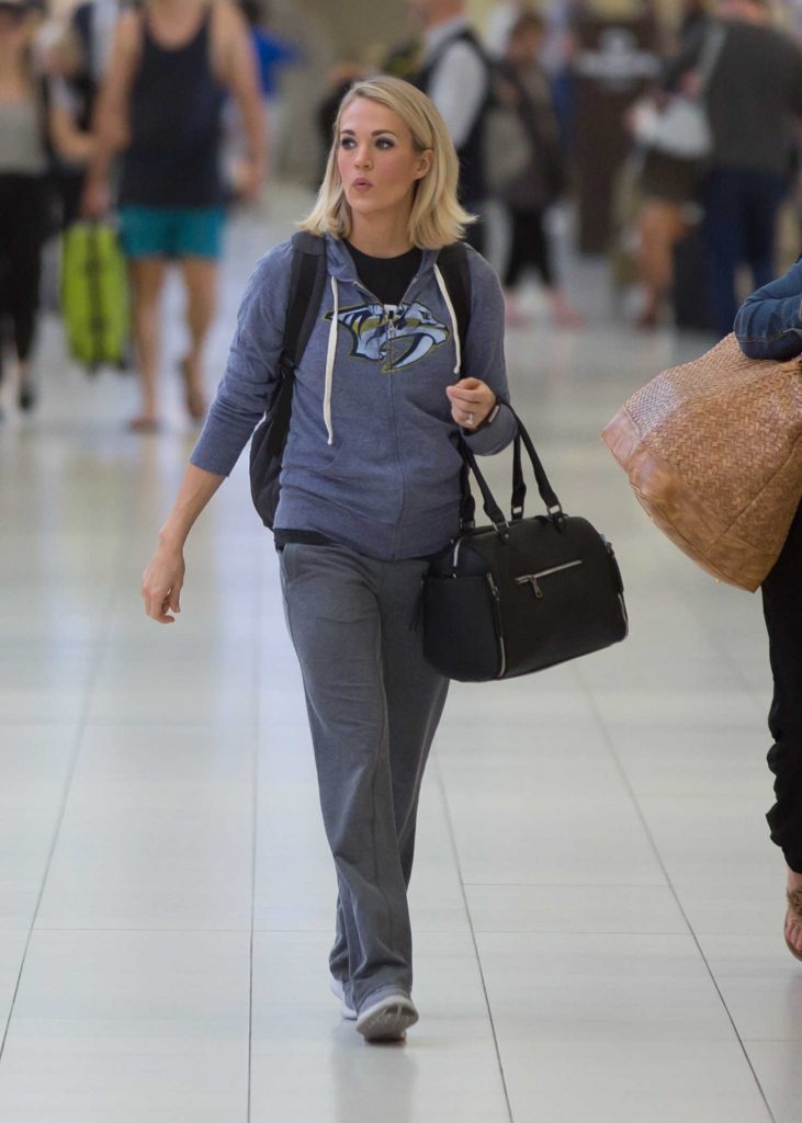 Carrie Underwood Was Seen at Adelaide Airport in Australia-3