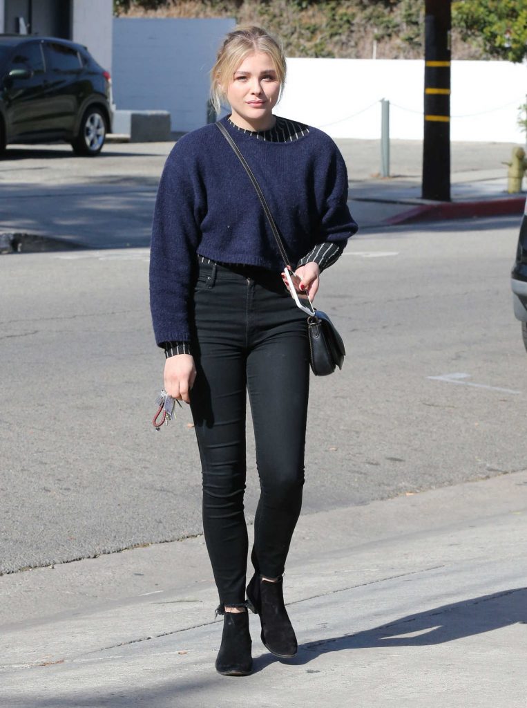 Chloe Moretz Stops by a Hair Salon in Hollywood-1