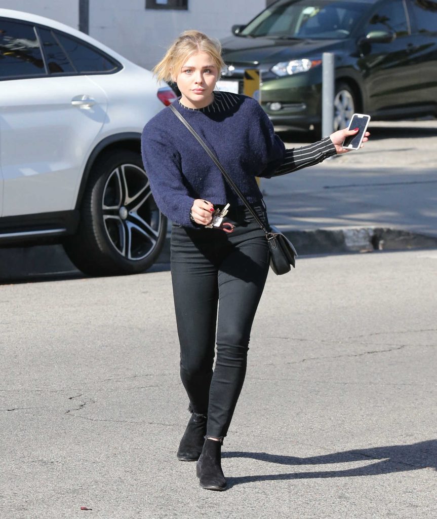 Chloe Moretz Stops by a Hair Salon in Hollywood-3