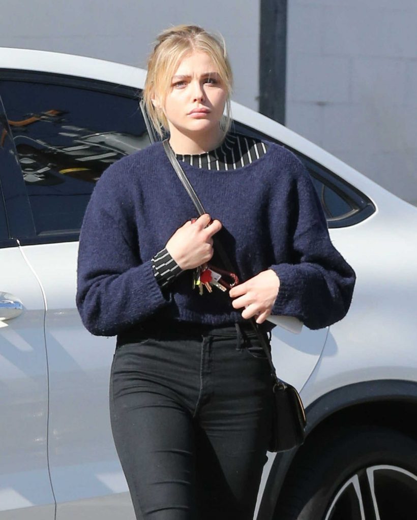 Chloe Moretz Stops by a Hair Salon in Hollywood-4