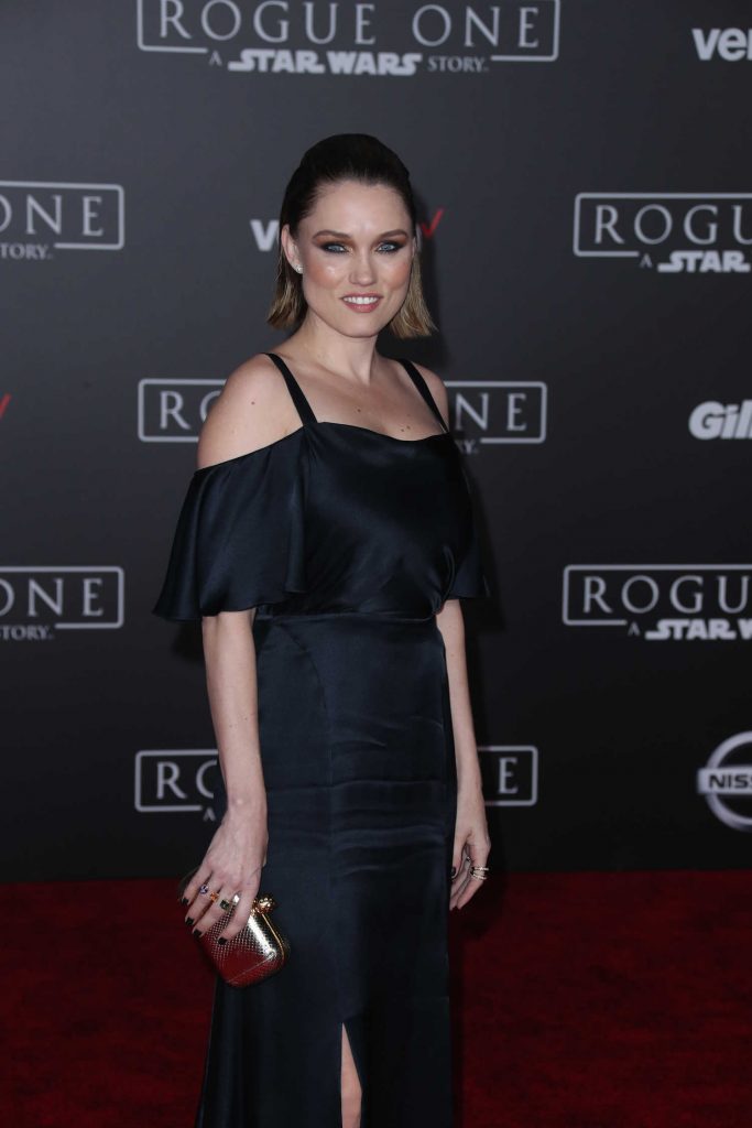 Clare Grant at the Rogue One: A Star Wars Story Premiere at the Pantages Theater in Hollywood-1
