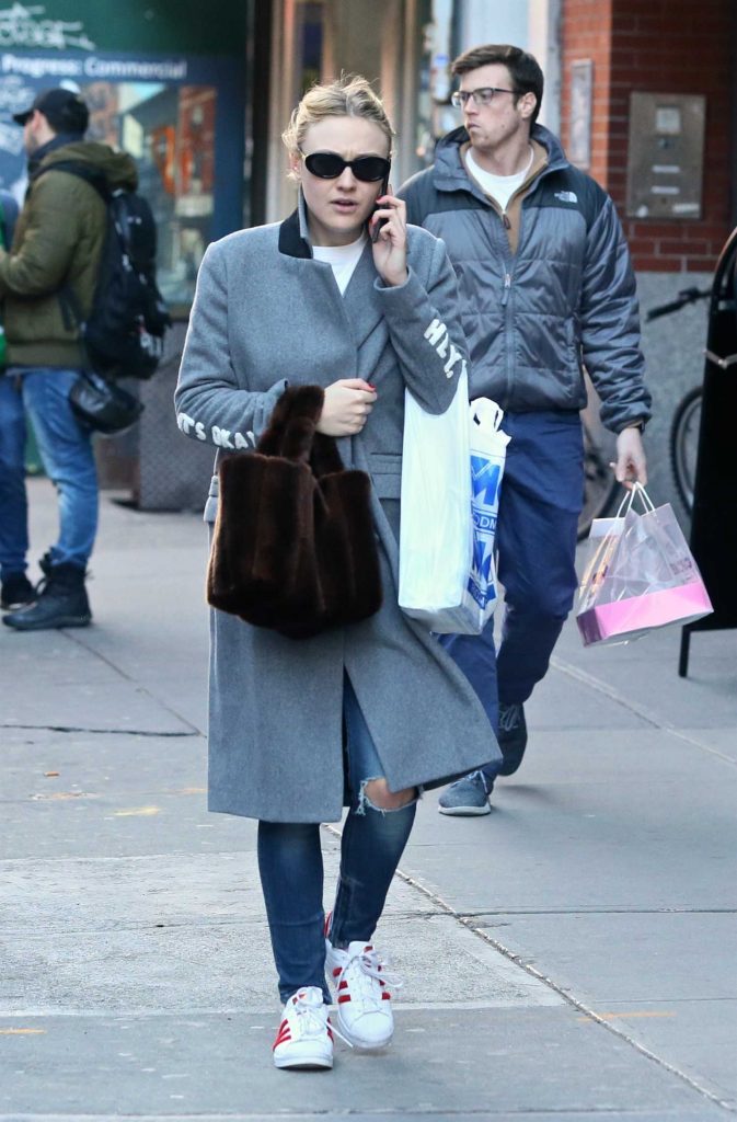 Dakota Fanning Was Spotted in Soho in Sunglasses-4