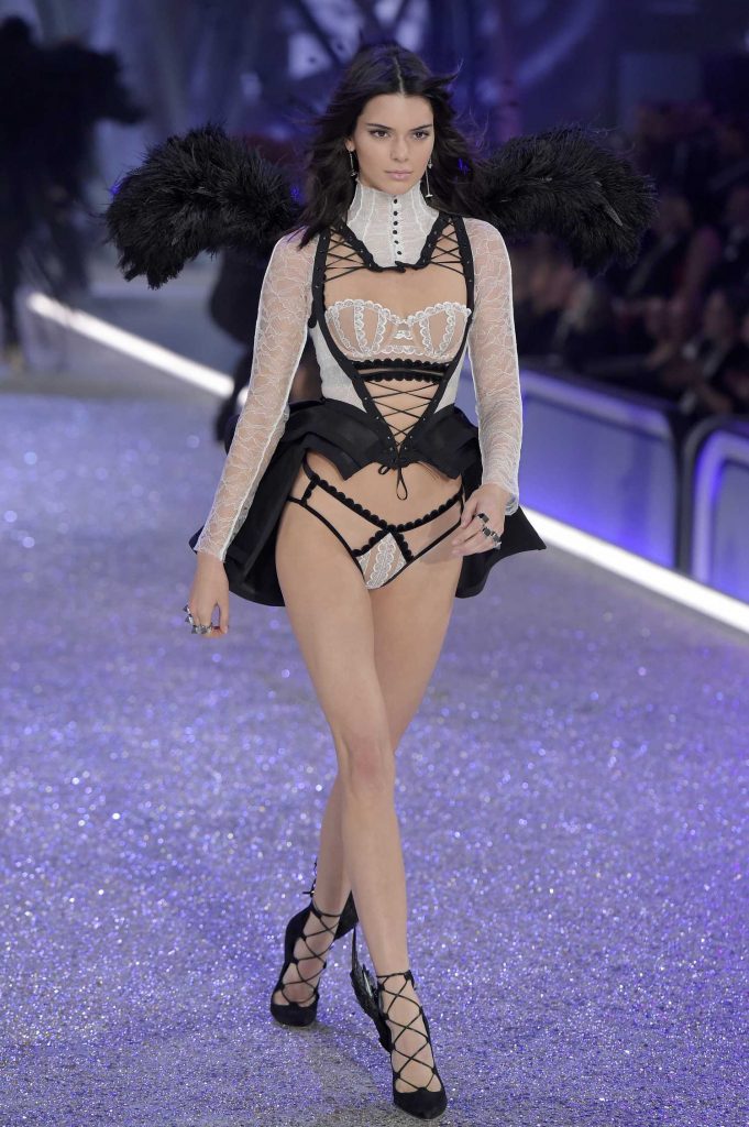 Kendall Jenner at the 2016 Victoria's Secret Fashion Show Runway in Paris-5