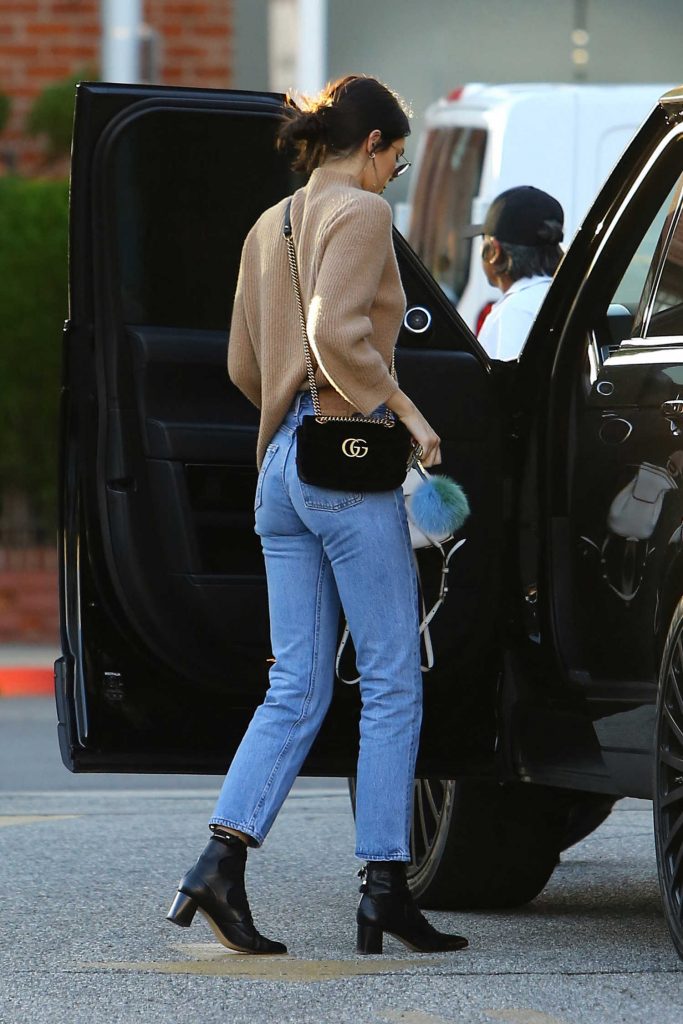 Kendall Jenner Was Seen Out in Beverly Hills-5