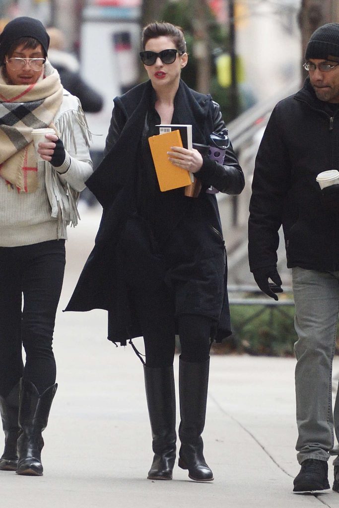 Anne Hathaway Was Seen Out in Manhattan, New York-2