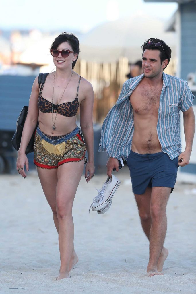 Daisy Lowe Was Seen at the Beach in Miami-2