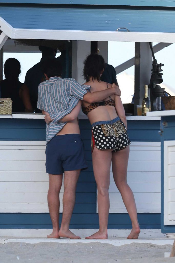 Daisy Lowe Was Seen at the Beach in Miami-4