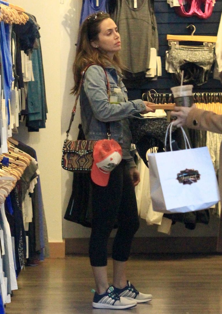 Eliza Dushku Goes Shopping at Lululemon in Beverly Hills – Celeb Donut