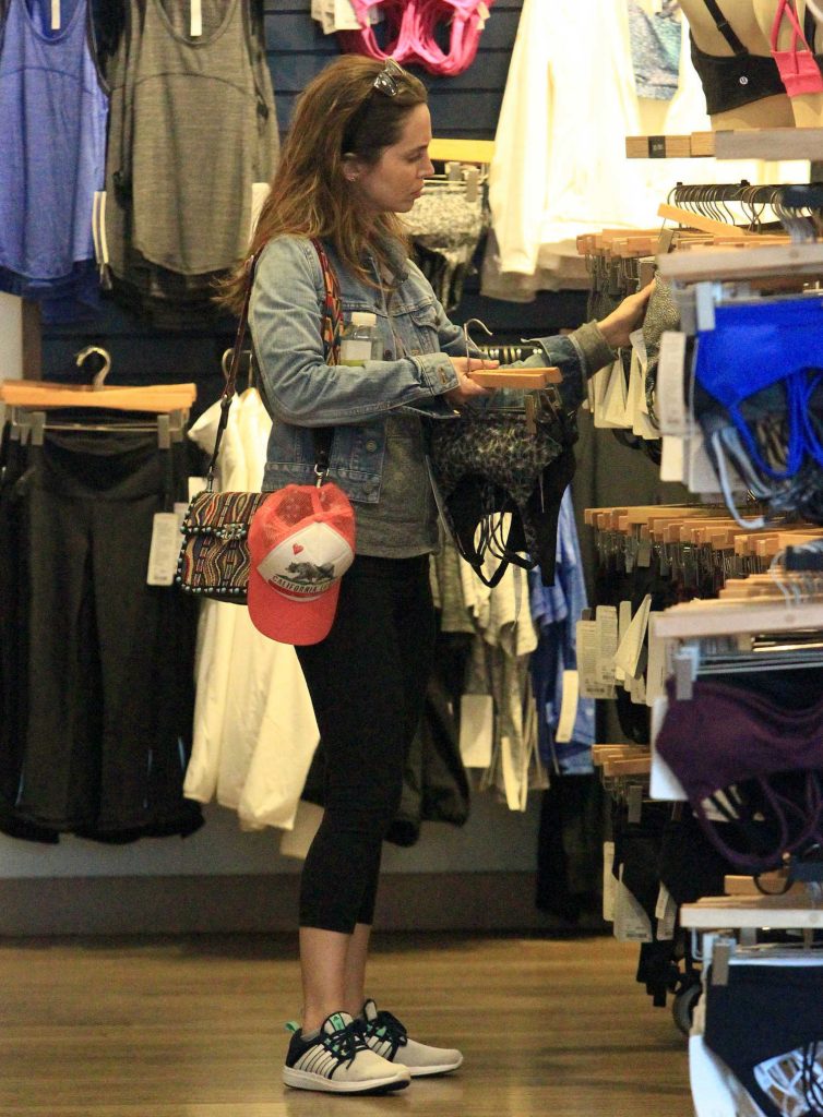 Eliza Dushku Goes Shopping at Lululemon in Beverly Hills-2