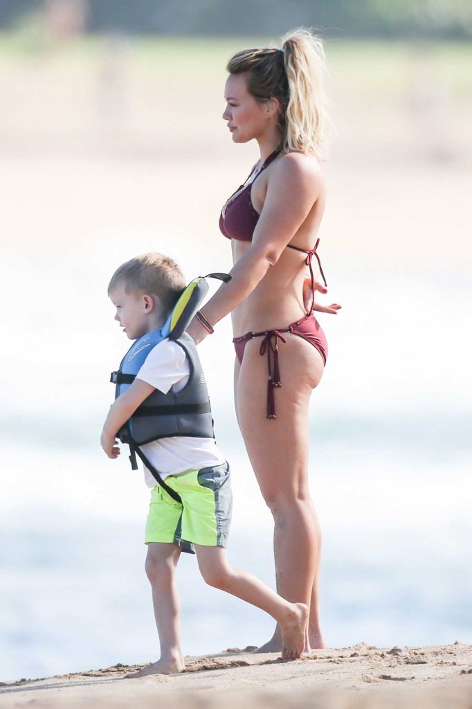 Hilary Duff Wearing a Bikini at the Beach in Hawaii-3