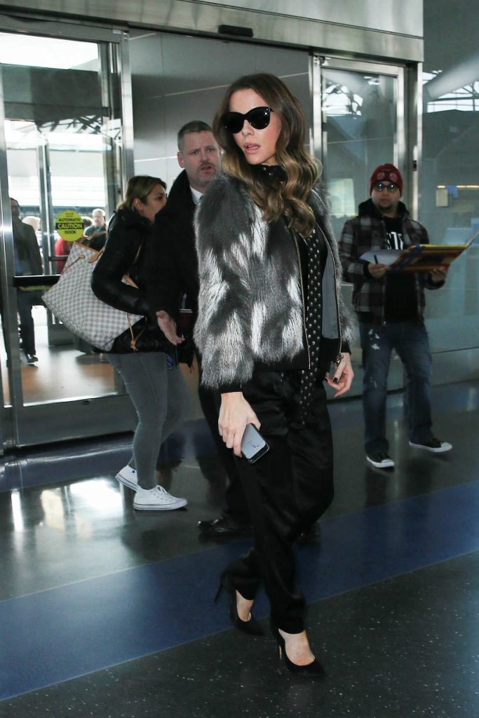 Kate Beckinsale Was Seen at JFK Airport in New York-3