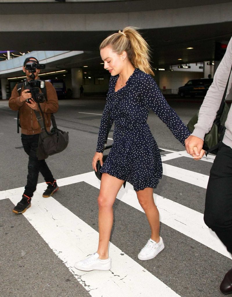 Margot Robbie at LAX Airport Los Angeles-2