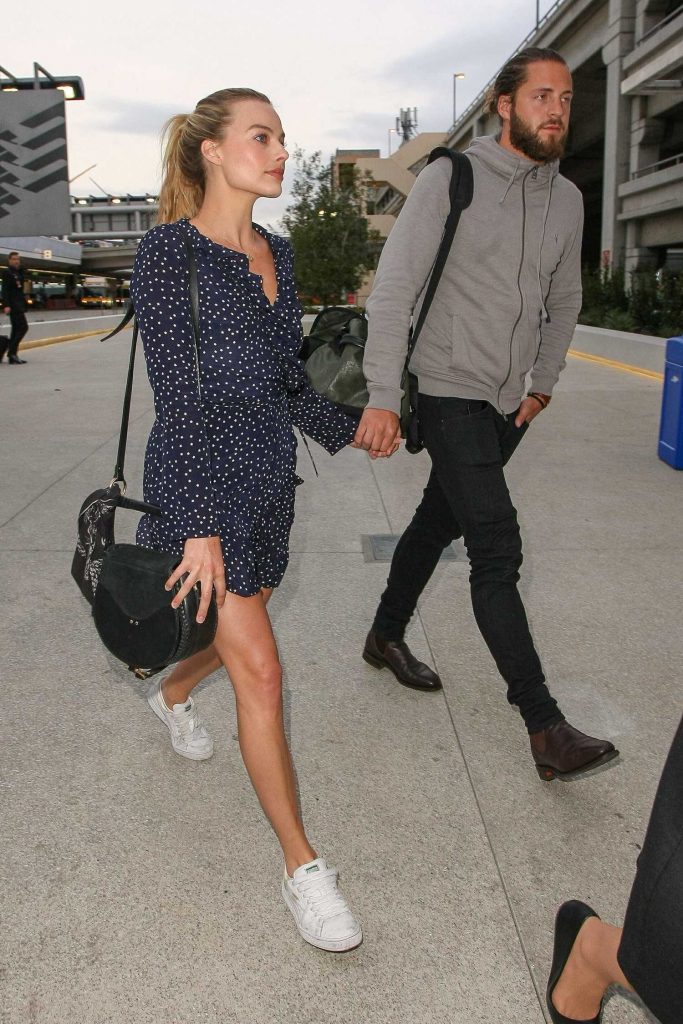 Margot Robbie at LAX Airport Los Angeles-4