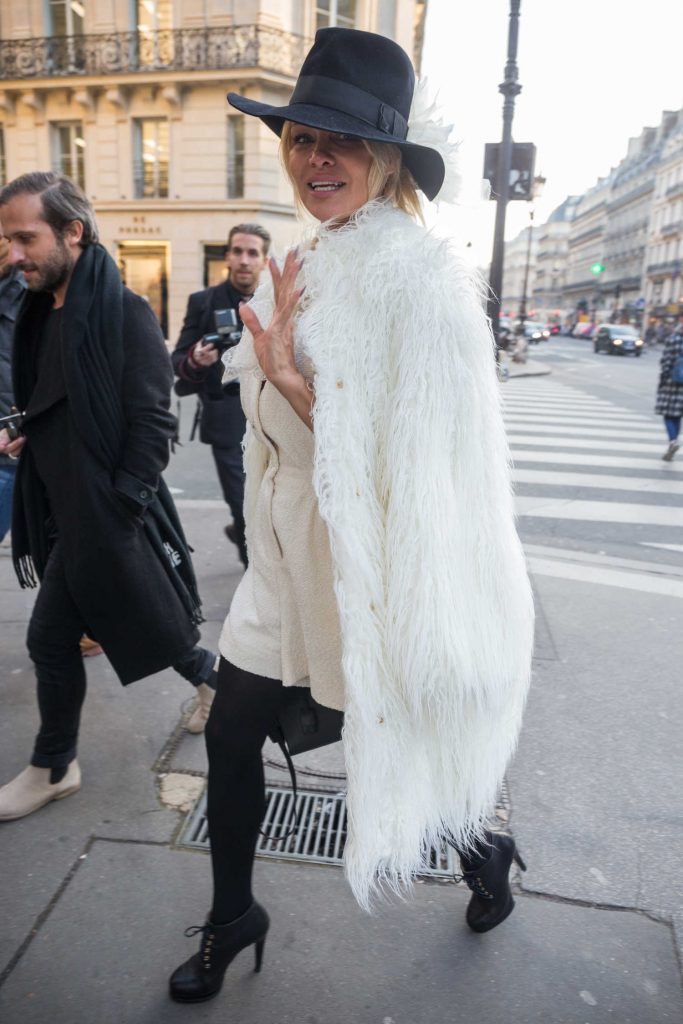Pamela Anderson Goes Shopping Out in Paris-2