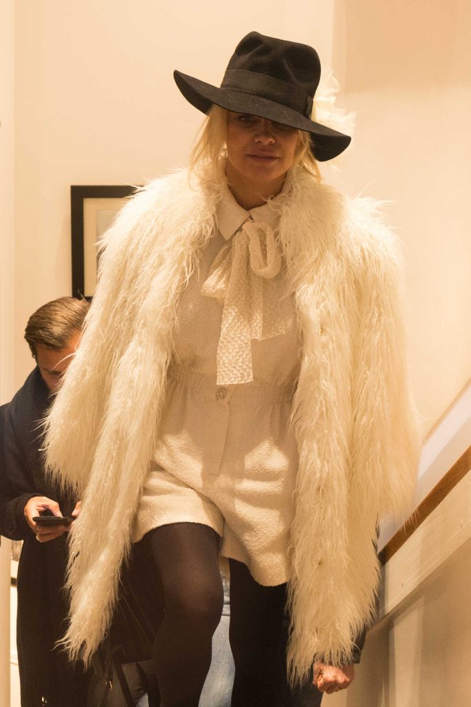 Pamela Anderson Goes Shopping Out in Paris-3