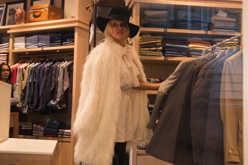Pamela Anderson Goes Shopping Out in Paris-4