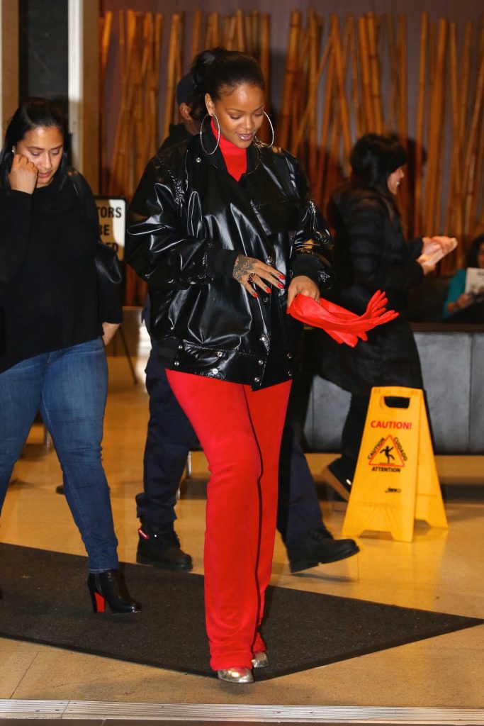 Rihanna Leaves Her Dentist Office in New York-3