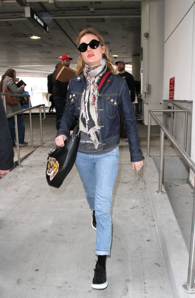 Brie Larson at LAX Airport in Los Angeles – Celeb Donut