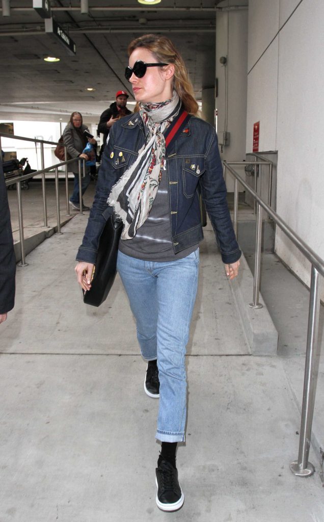 Brie Larson at LAX Airport in Los Angeles-3