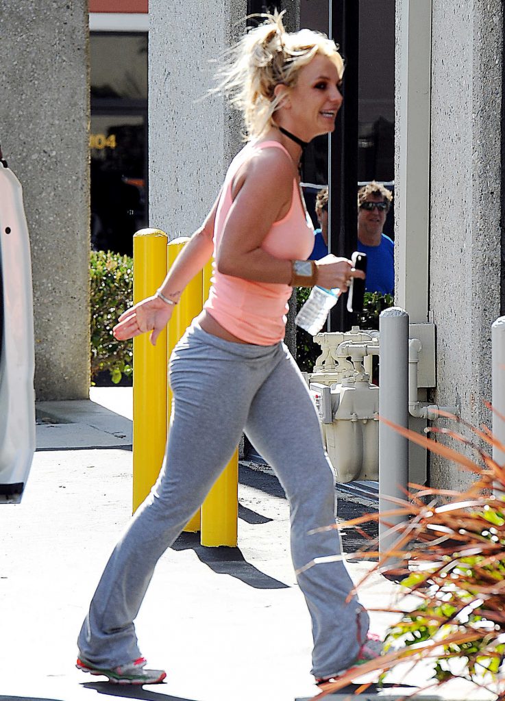 Britney Spears Arrives at a Dance Studio in Los Angeles-3