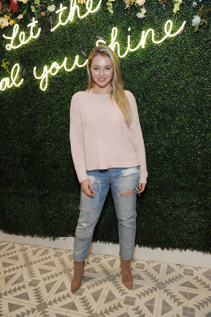 Iskra Lawrence at All Woman Campaign at Aerie Spring Street Pop Up Shop in New York-2