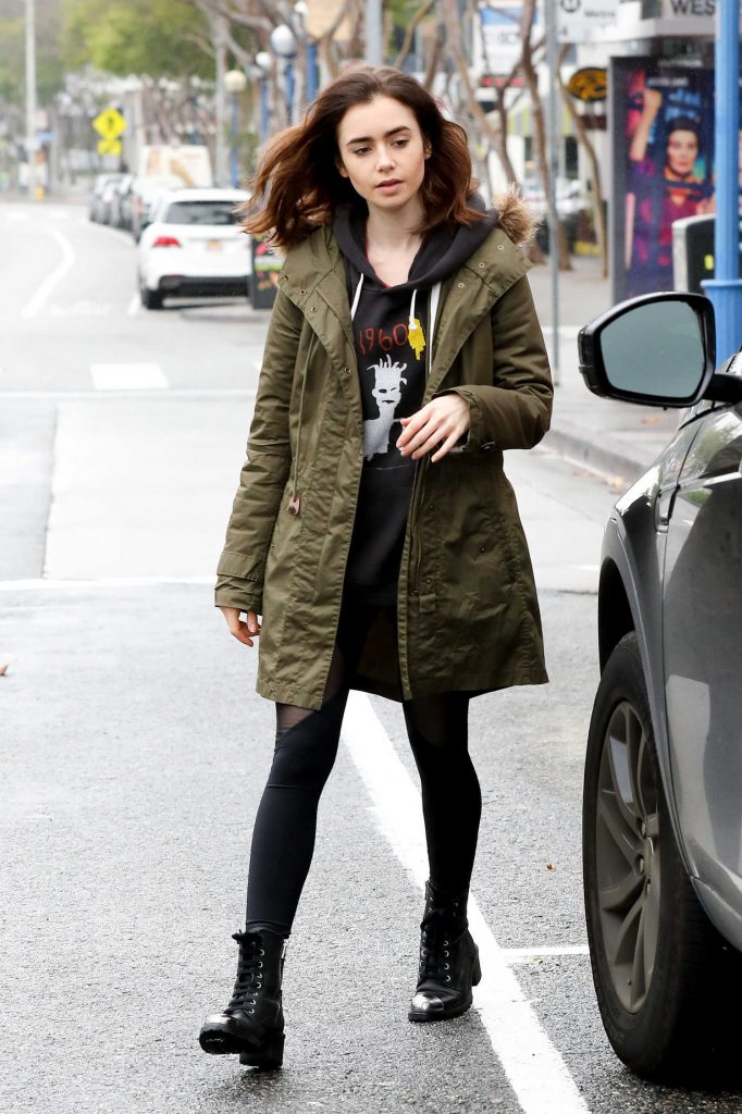 Lily Collins Was Spotted Out in Los Angeles-2