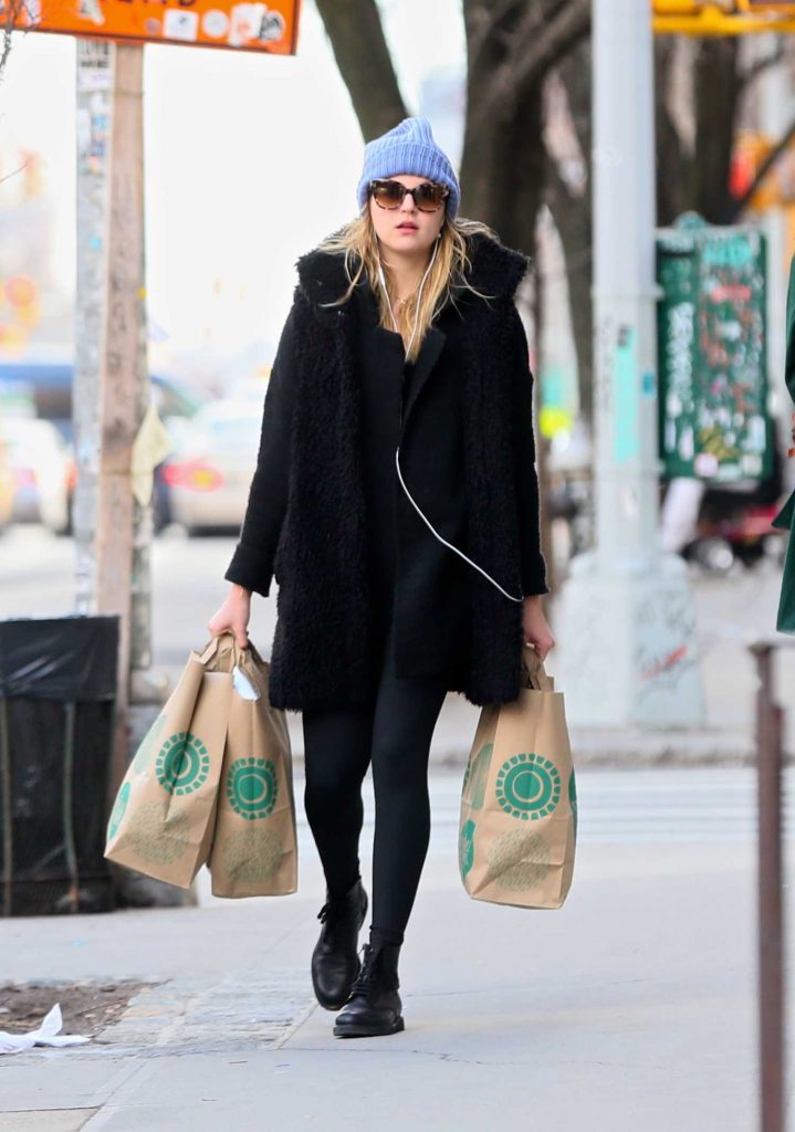 Rachel Hilbert Goes Shopping in Soho, New York-1