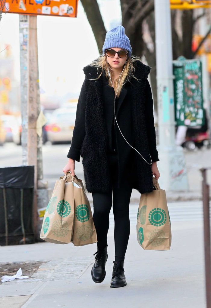 Rachel Hilbert Goes Shopping in Soho, New York-2
