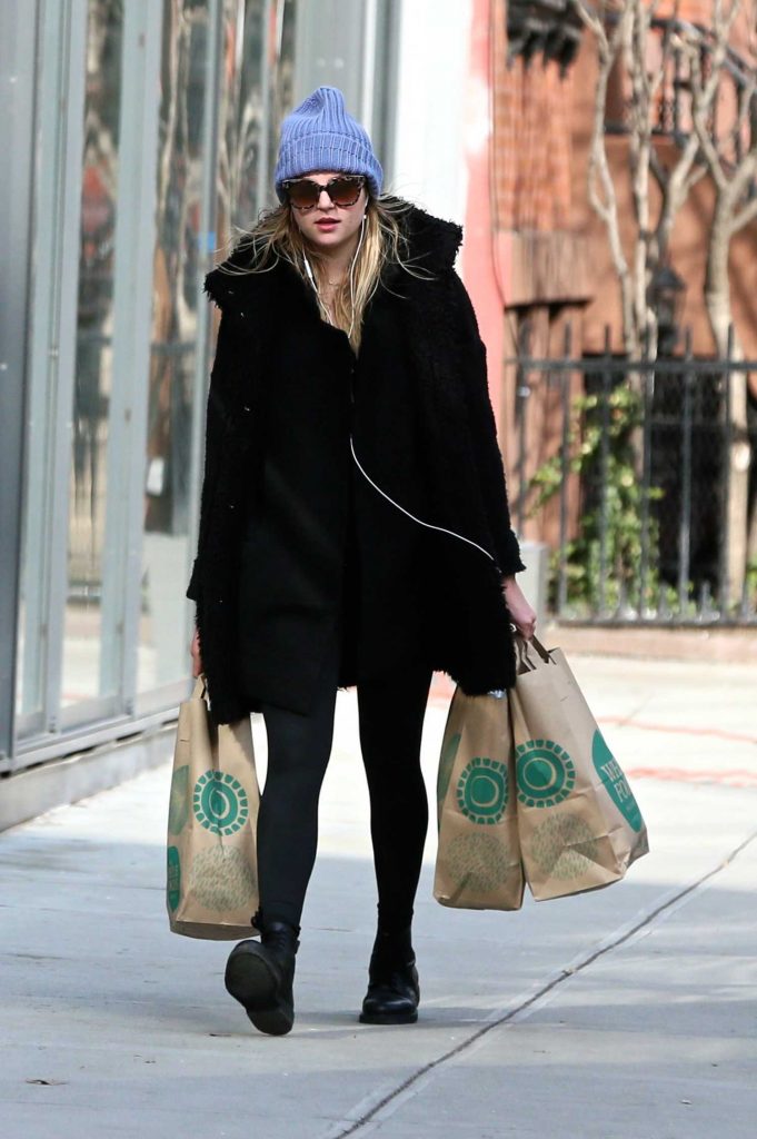 Rachel Hilbert Goes Shopping in Soho, New York-3