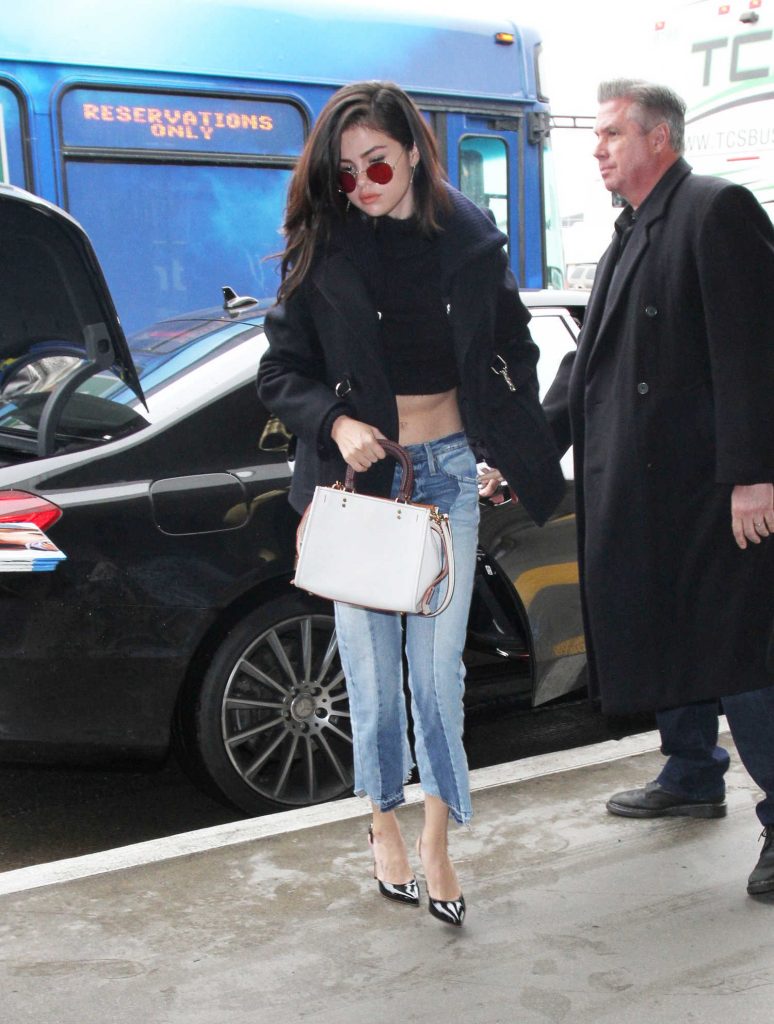 Selena Gomez Was Seen at LAX Airport in Los Angeles-3