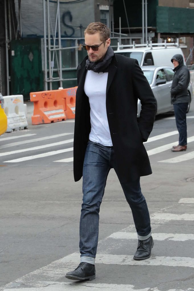 Alexander Skarsgard Was Seen Out in New York City-4