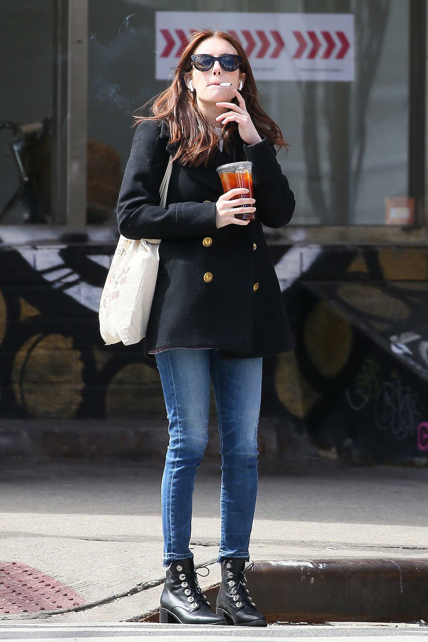 Emma Roberts Has a Smoke While Out in New York – Celeb Donut