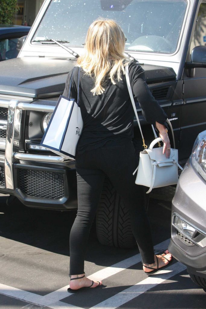 Hilary Duff Was Seen Out in West Hollywood-5