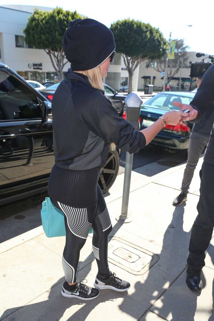 Khloe Kardashian Leaves the Beauty Park Medical Spa in Brentwood-5