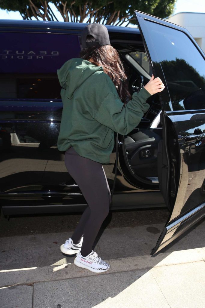 Kourtney Kardashian Leaves the Beauty Park Medical Spa in Brentwood-4