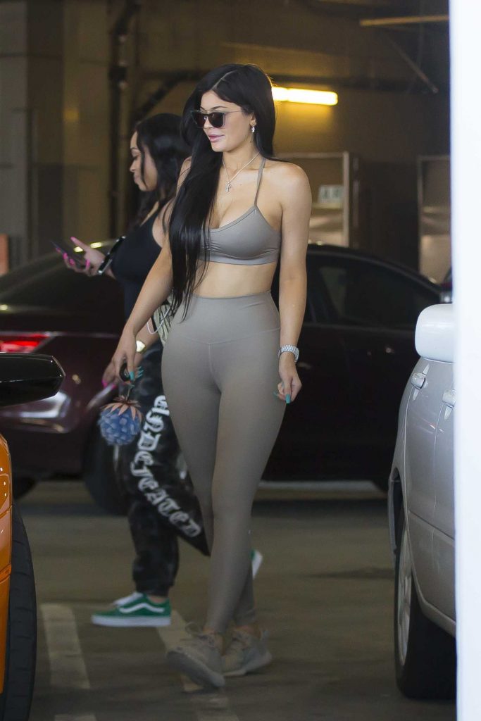 Kylie Jenner Leaves Westfield Topanga Mall in Canoga Park-3