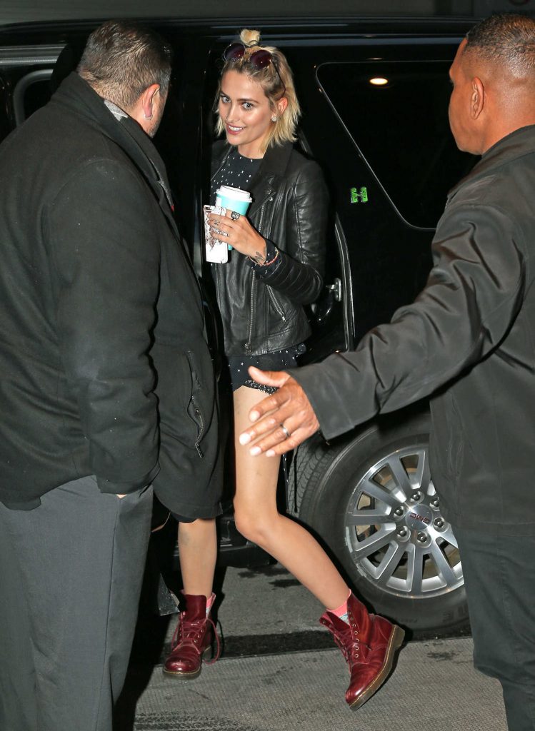Paris Jackson Arrives at Her Hotel in New York-1