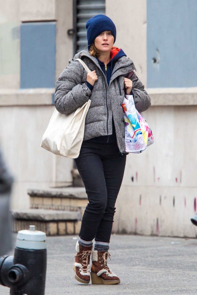 Rose Byrne Runs to Whole Foods in New York-4